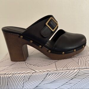 Stylish Black Leather Women's Clogs
